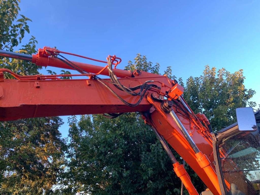 Hitachi ZX 160LC-5B Photo 6
