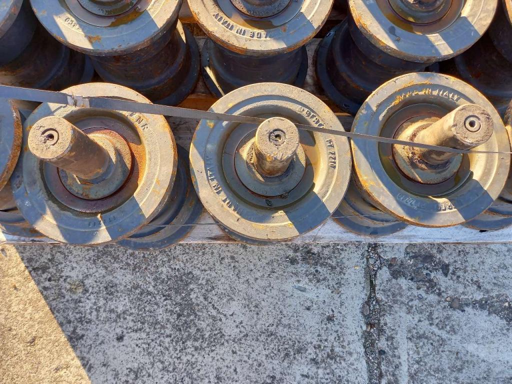 Carrier rollers for Fiat-Hitachi FD255 Photo 1