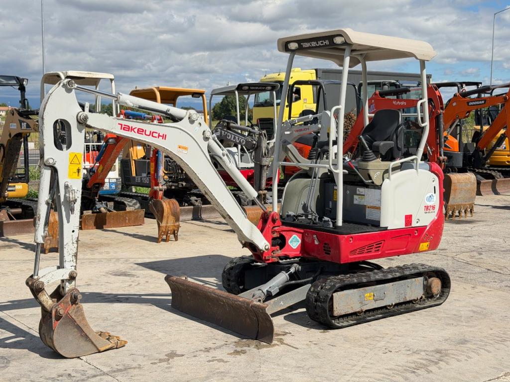 Takeuchi TB216 Photo 1