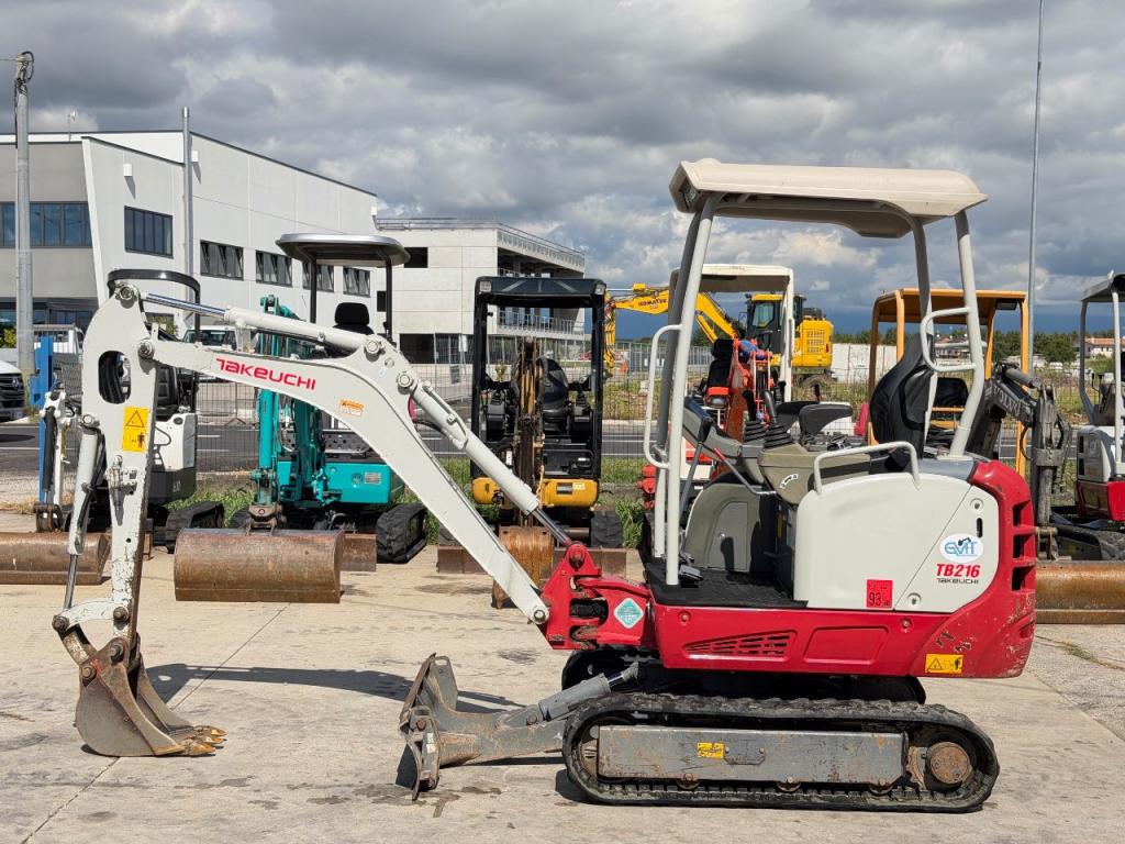 Takeuchi TB216 Photo 5