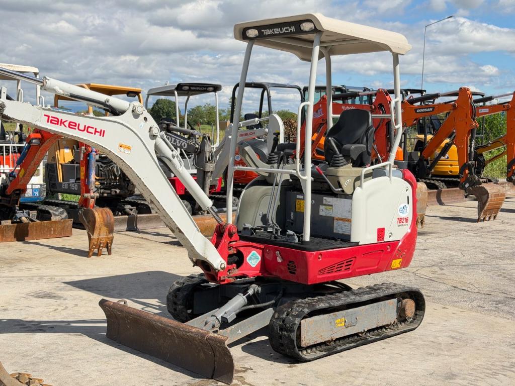 Takeuchi TB216 Photo 6