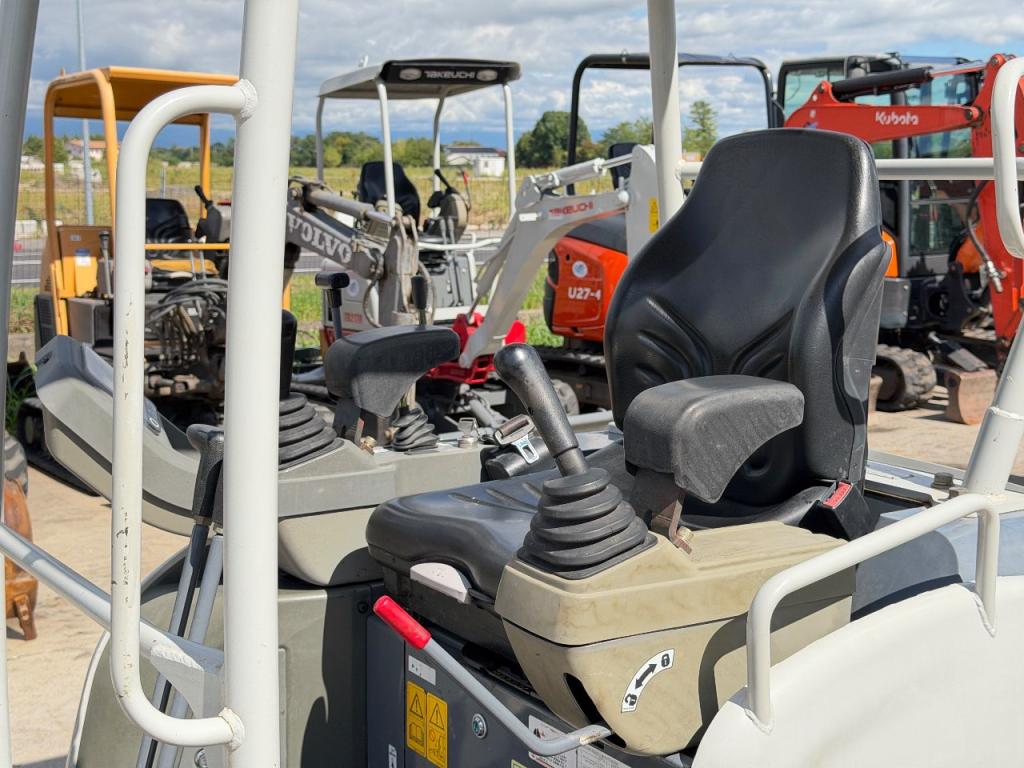 Takeuchi TB216 Photo 7