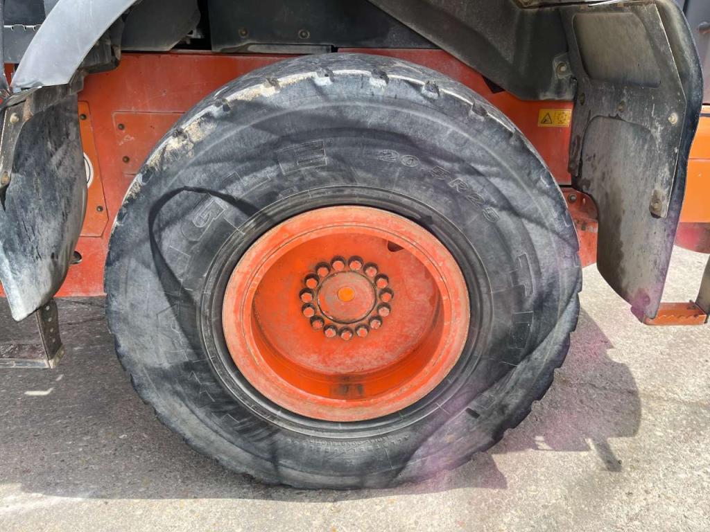 Hitachi ZW180 Photo 3