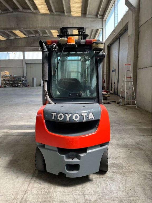 Toyota 06-8FD25F Photo 2