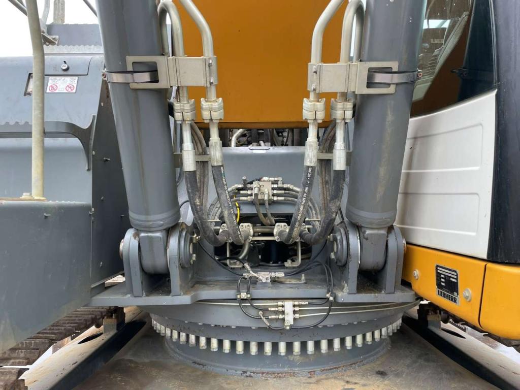 Liebherr R934LC Photo 10