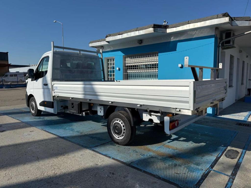 Nissan Interstar Photo 3