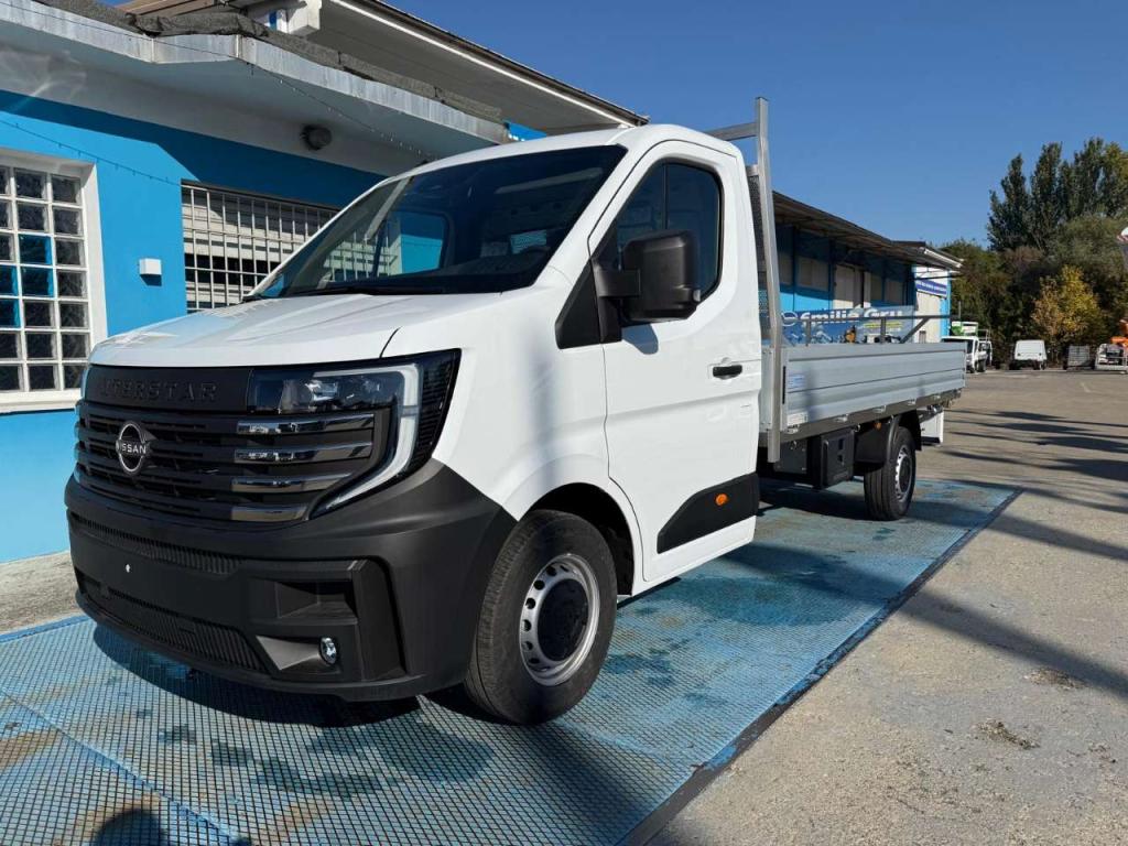 Nissan Interstar Photo 4