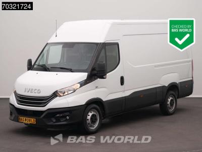 Iveco Daily 35S18 3.0L L2H2 180PK Navi Airco Cruise Camera 3,5t Trekgewicht Euro6 L2 A/C Cruise control sold by BAS World B.V.
