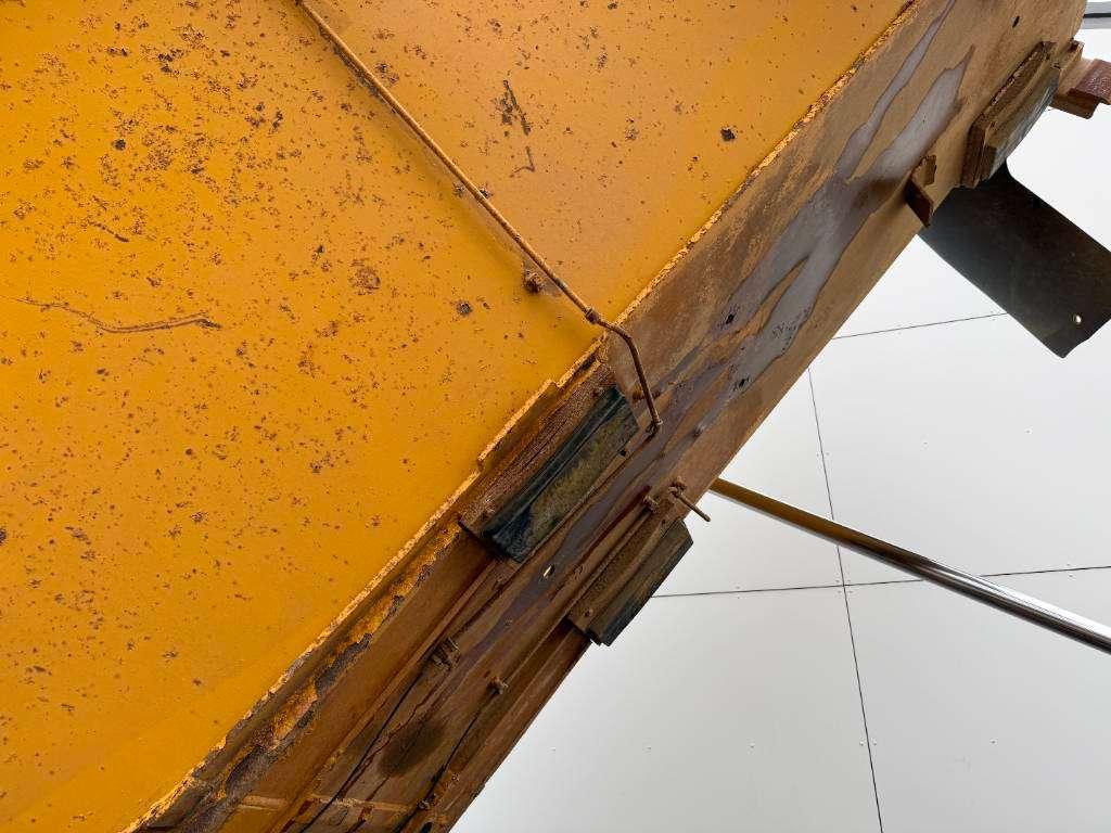 Caterpillar 725 - Body Heating / Backup Camera Photo 21
