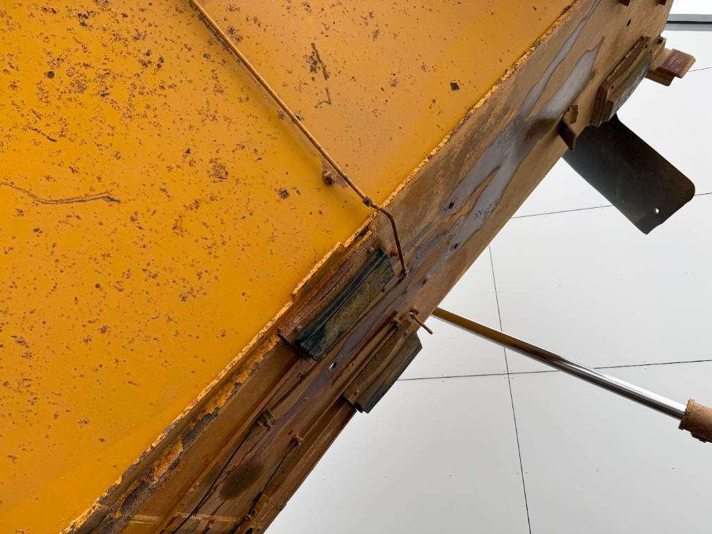 Caterpillar 725 - Body Heating / Backup Camera Photo 22