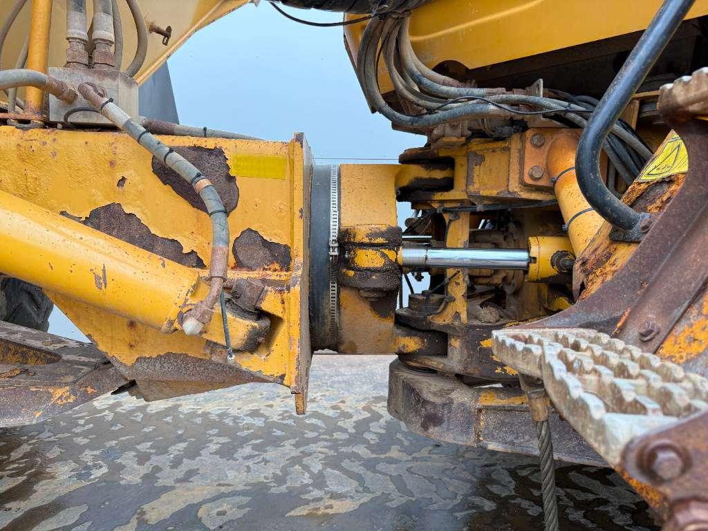 Caterpillar 725 - Body Heating / Backup Camera Photo 24