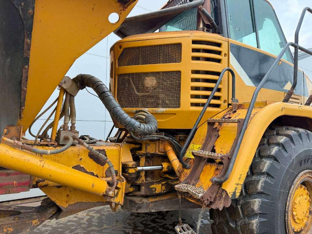Caterpillar 725 - Body Heating / Backup Camera Photo 25