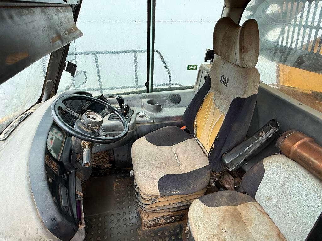 Caterpillar 725 - Body Heating / Backup Camera Photo 8