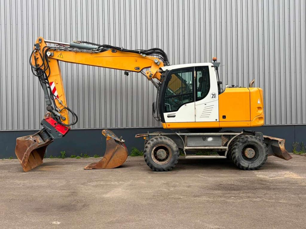 Liebherr A918 Compact Litronic Photo 1