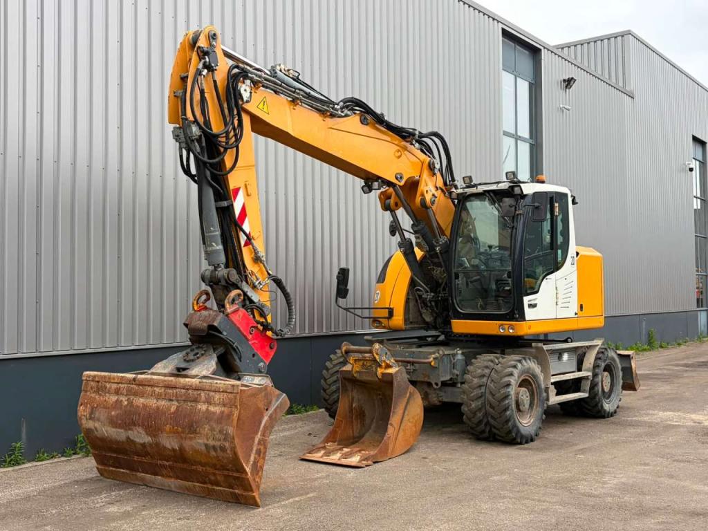 Liebherr A918 Compact Litronic Photo 2