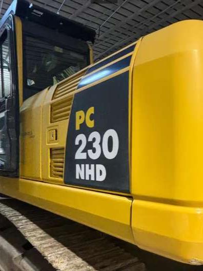 Komatsu PC 230 NHD Photo 3