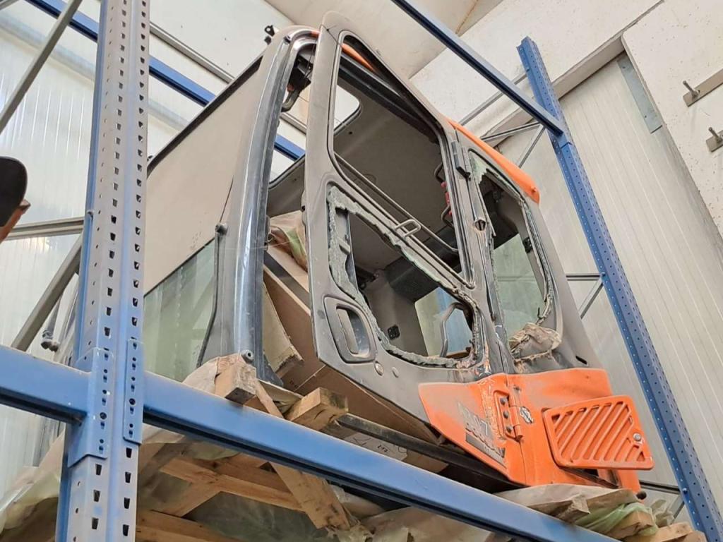 Doosan Cab for Doosan DX235NLC-5 Photo 4