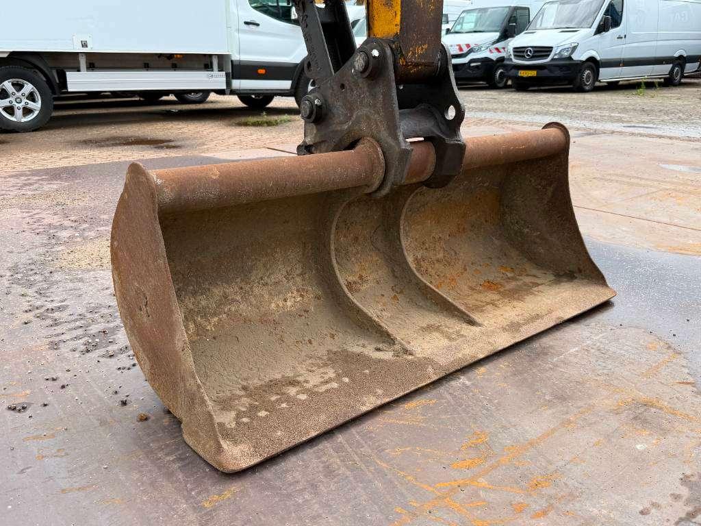 JCB 48Z-1 - Hammer Lines / Quick Coupler Photo 15