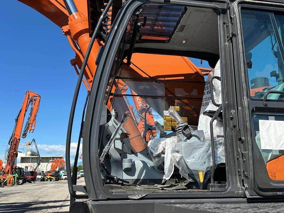 Hitachi ZX690LCH-7 Photo 13