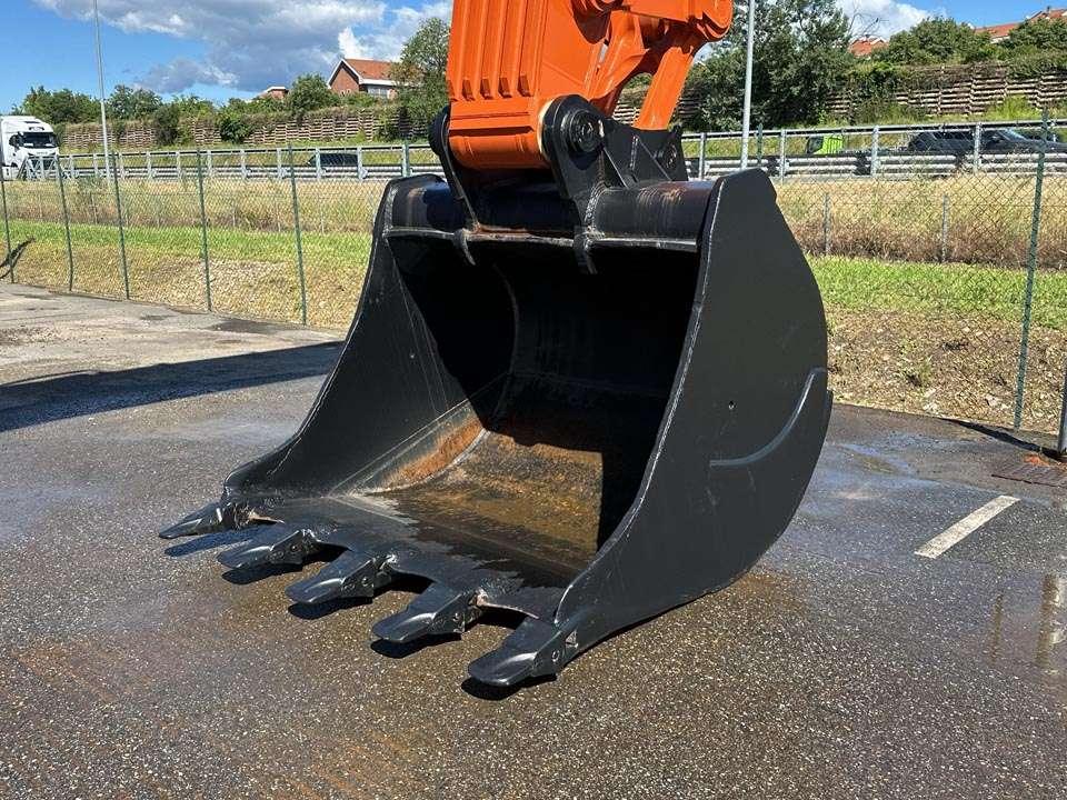 Hitachi ZX690LCH-7 Photo 8