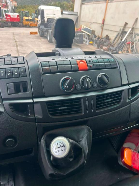 Iveco EUROCARGO 180-250 Photo 21