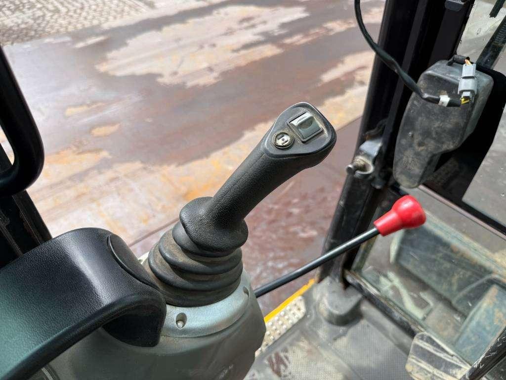 JCB 48Z-1 - Hammer Lines / Quick Coupler Photo 9