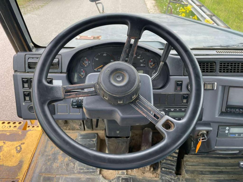 Komatsu HM300 Photo 18