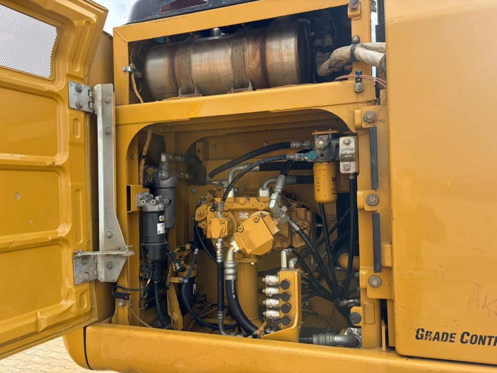 Caterpillar 323FLN Photo 30