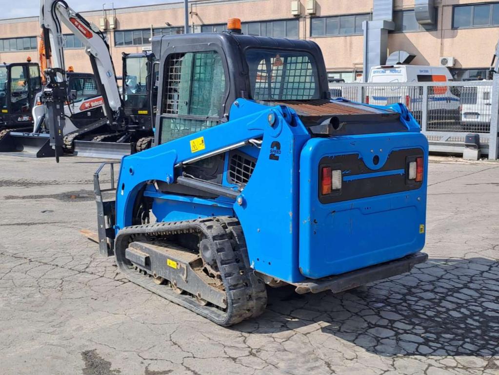 Bobcat T450J Photo 3