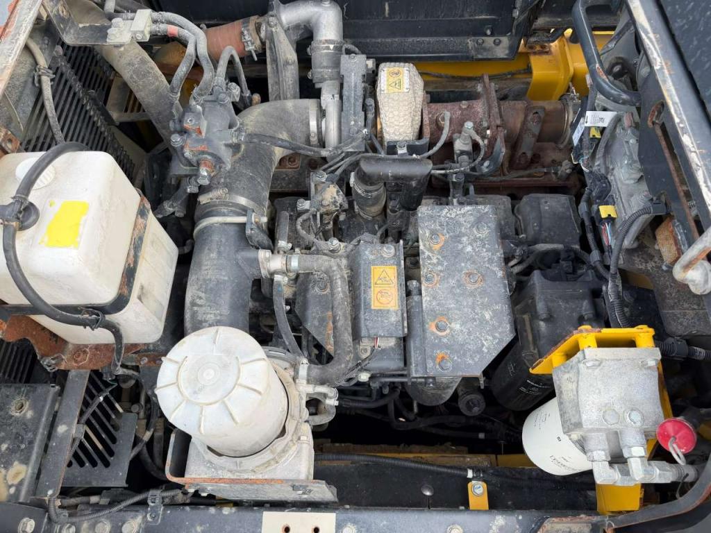 Komatsu PC490LC-11E0 Photo 21