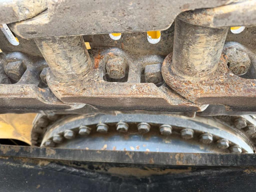 Komatsu PC490LC-11E0 Photo 23