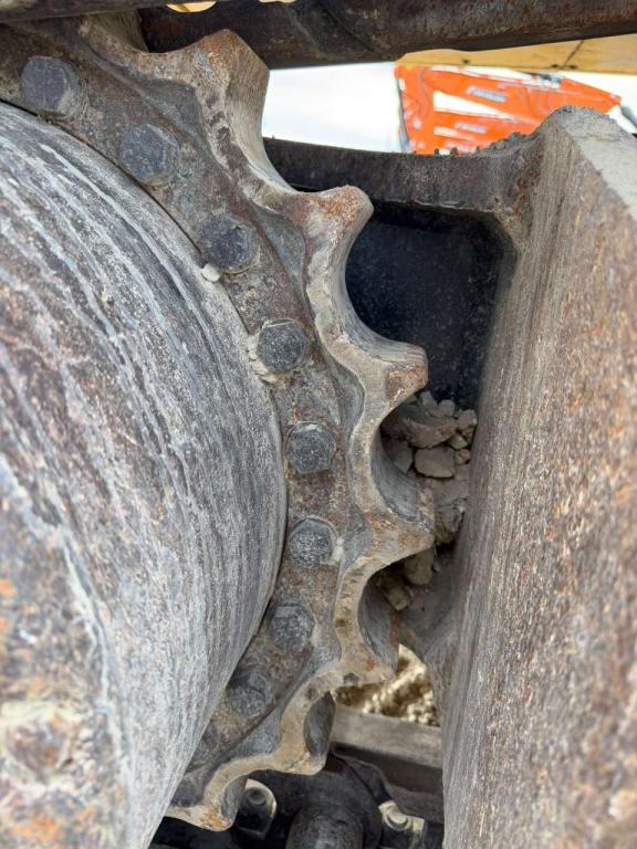 Komatsu PC490LC-11E0 Photo 24