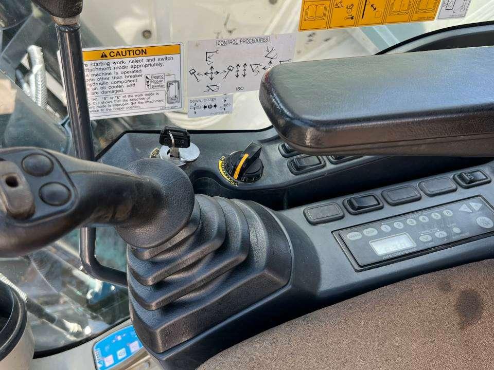 Kobelco SK260SR-3 Photo 8
