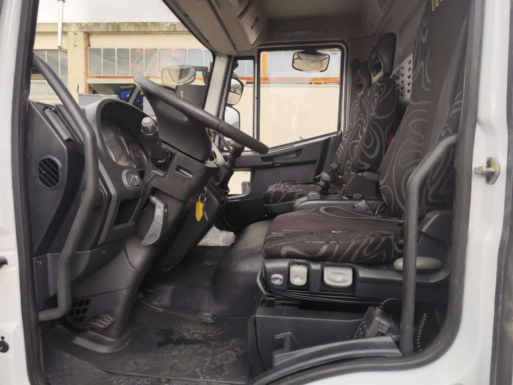 Iveco EUROCARGO 120E28P Photo 24