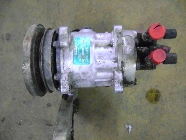 Air conditioning compressor for Caterpillar 325 B Photo 1