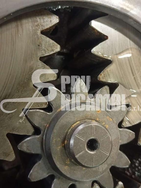 Traction drive for New Holland E 245 C Photo 6