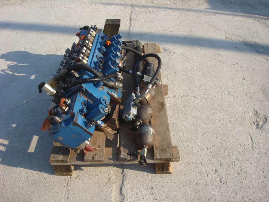 Hydraulic distributor for Fiat Hitachi 150W3 Photo 1