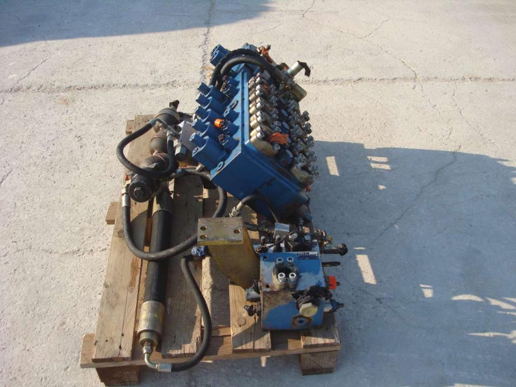 Hydraulic distributor for Fiat Hitachi 150W3 Photo 6
