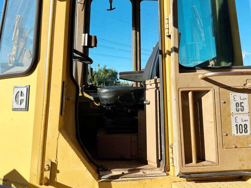 Caterpillar IT28B Photo 10