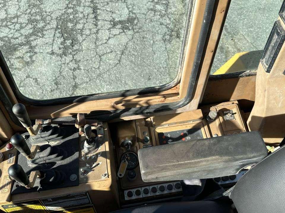 Caterpillar IT28B Photo 11