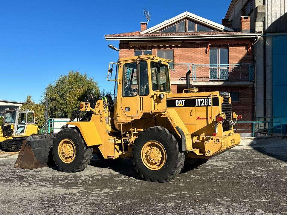 Caterpillar IT28B Photo 3