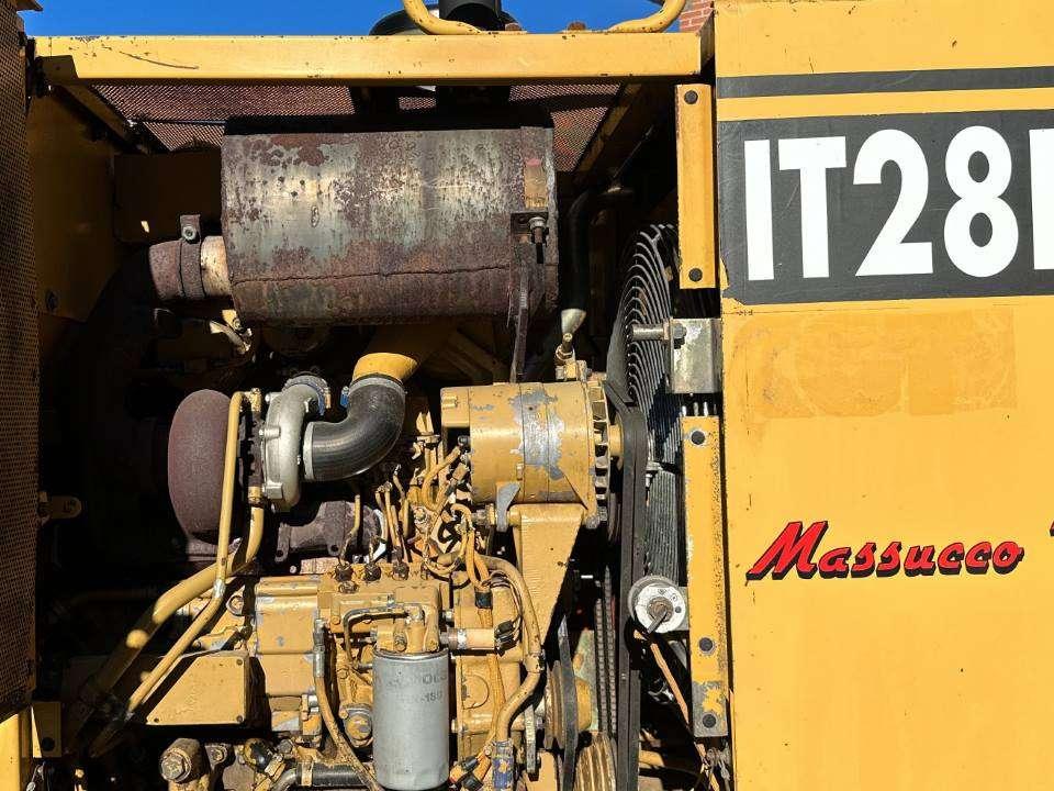Caterpillar IT28B Photo 4