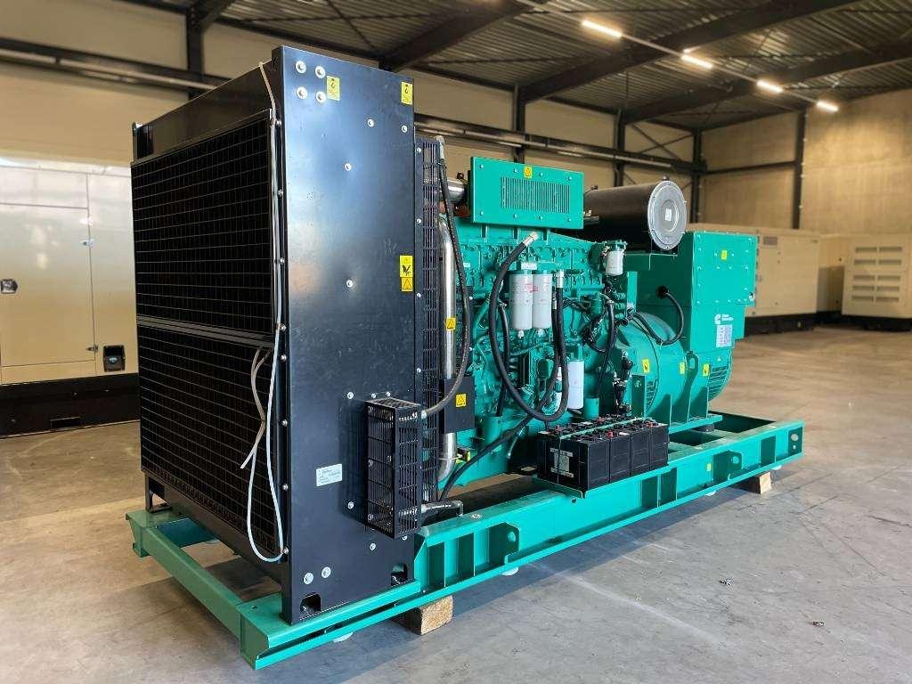 Cummins C900D5 - 900 kVA Surplus Genset - DPX-18527-O Photo 2