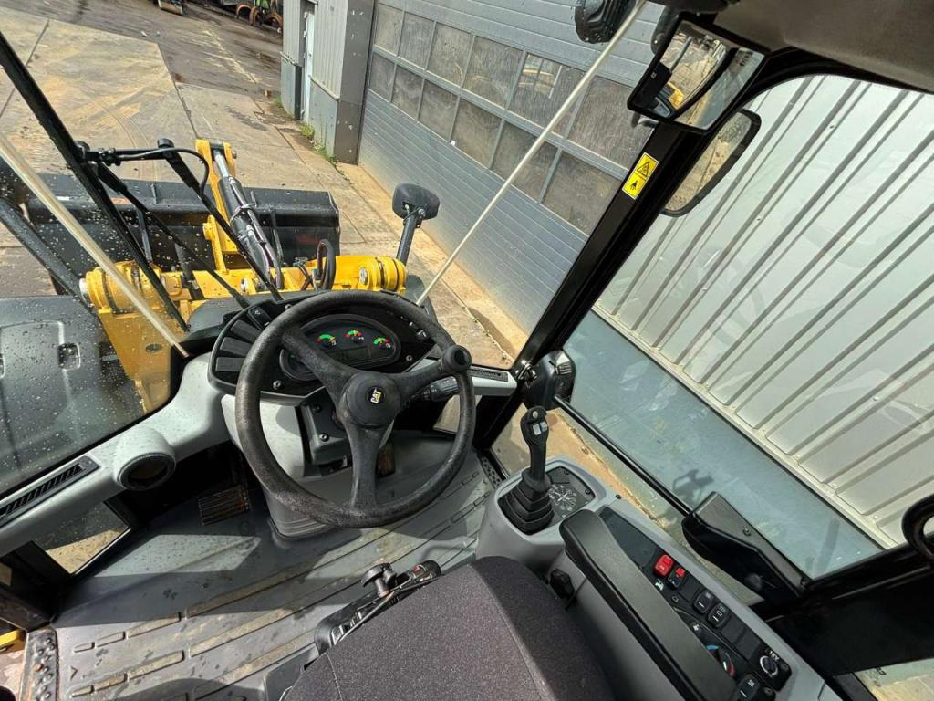 Caterpillar 908M Photo 12