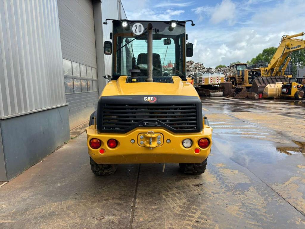 Caterpillar 908M Photo 4