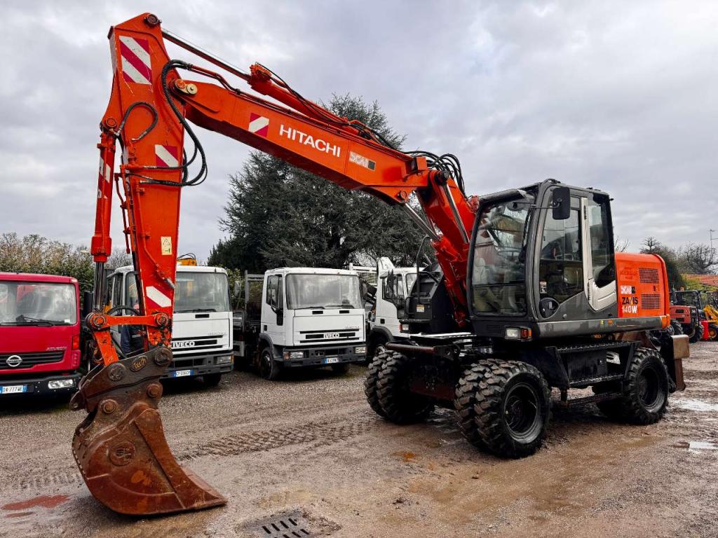 Hitachi ZX140-W3 Photo 1
