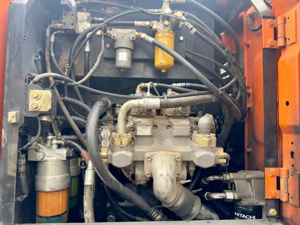 Hitachi ZX140-W3 Photo 4