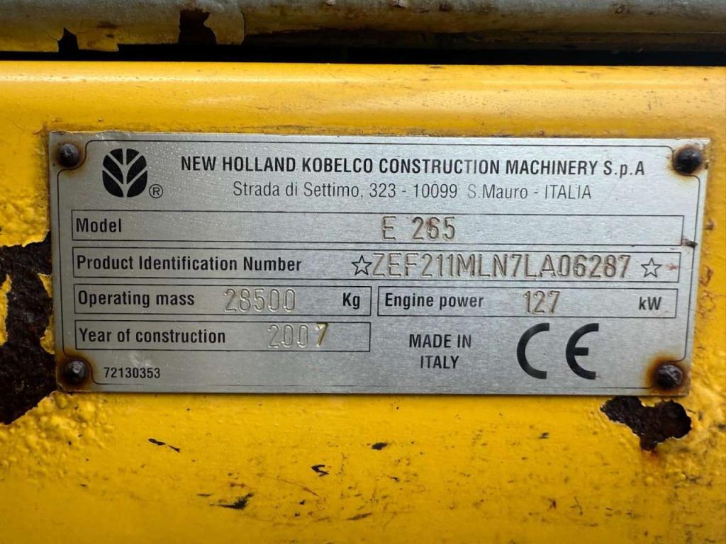 New Holland E265 Photo 11