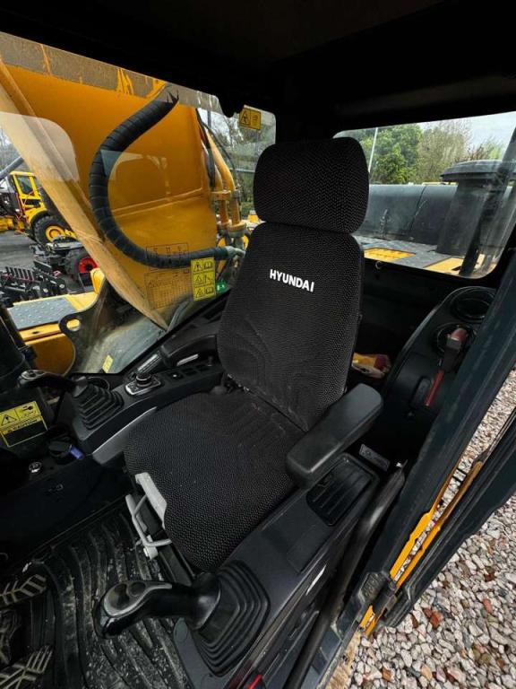 Hyundai HX520L Photo 8