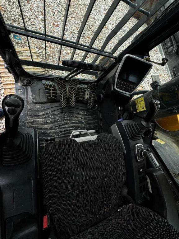 Hyundai HX520L Photo 9